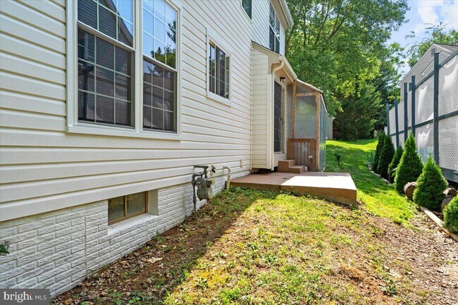 Building Photo - 461 Foxridge Dr SW