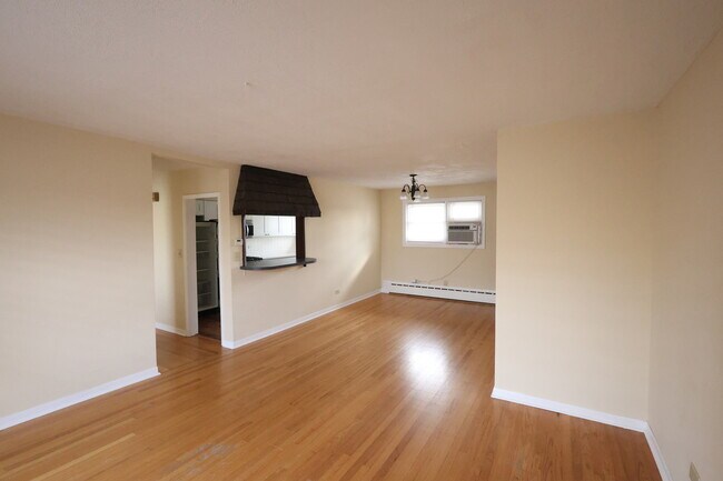 Building Photo - 3151 N Melvina Ave