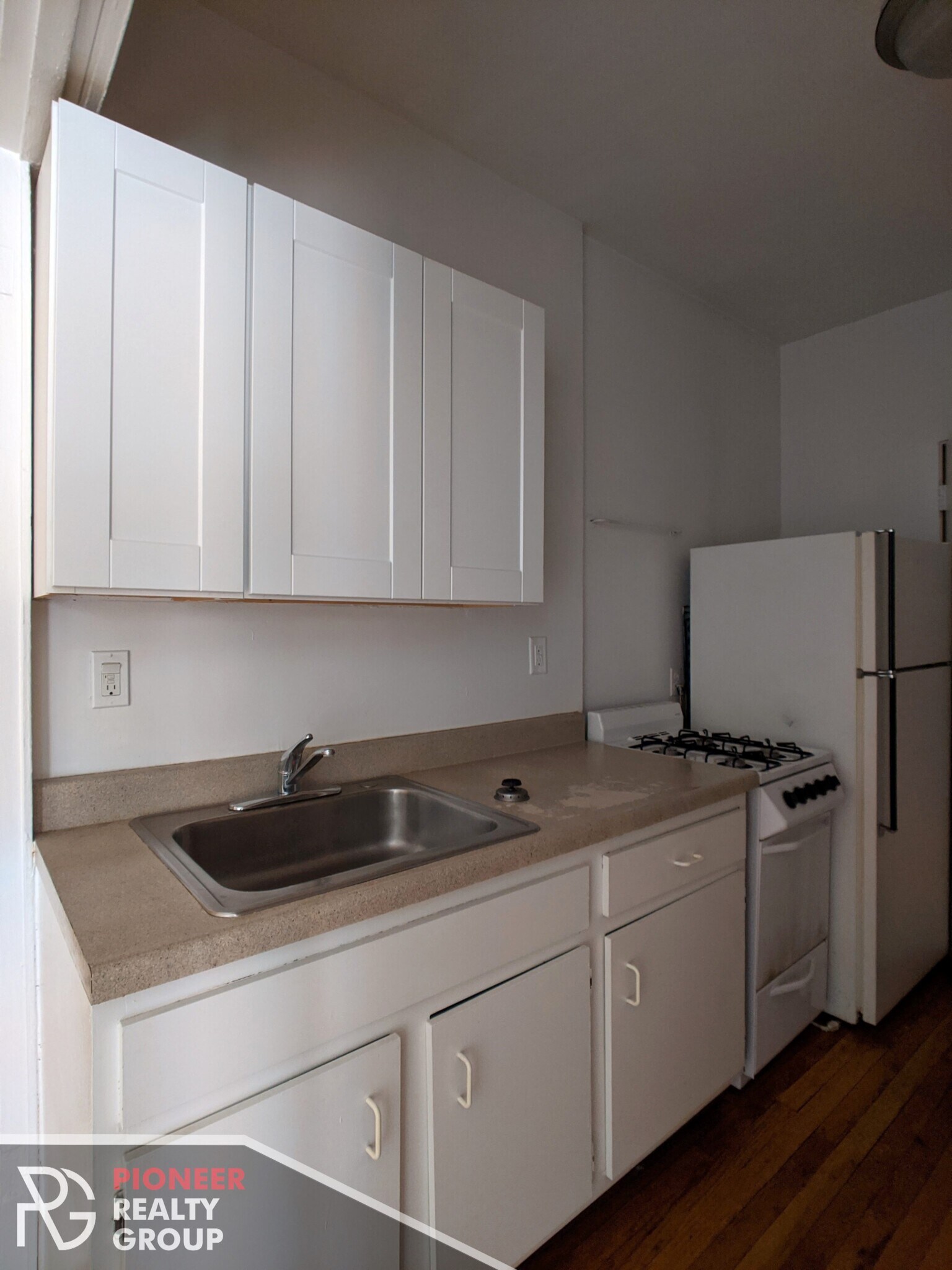 Building Photo - 953 W Cornelia Ave