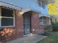 Building Photo - 713 Lupton Dr