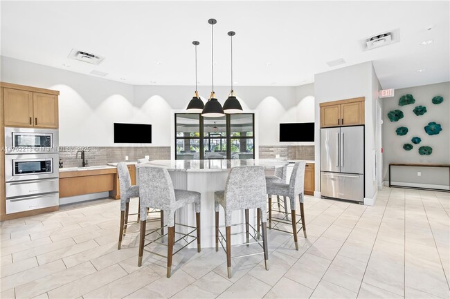 Building Photo - 2102 Appleton Cir N