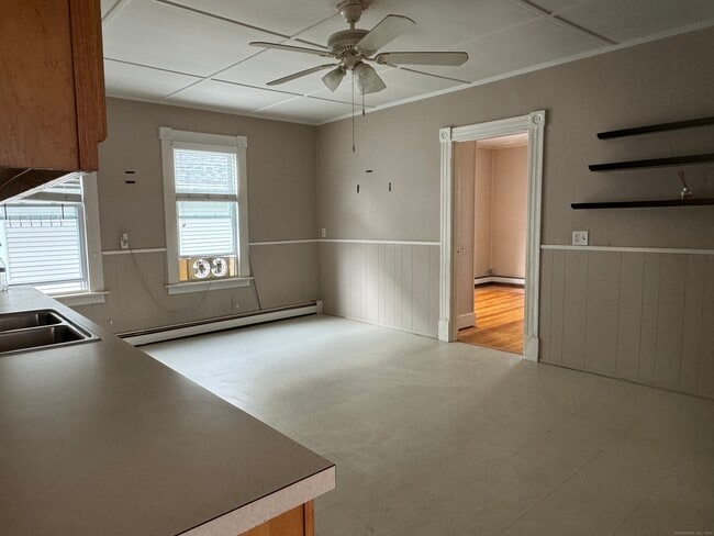 Building Photo - 704 Highland Ave