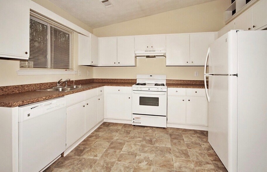 Building Photo - 5155 Sugar Crest Dr