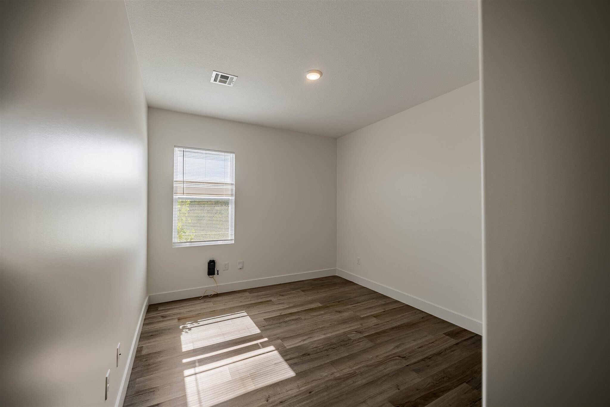 Building Photo - 5746 Bristol St