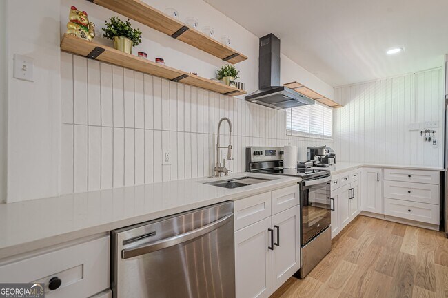 Building Photo - 2018 Bramblewood Dr NE