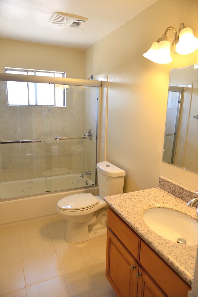 Building Photo - 3817 Starview Dr