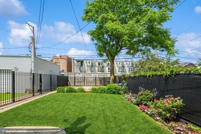 Building Photo - 3136 S Prairie Ave