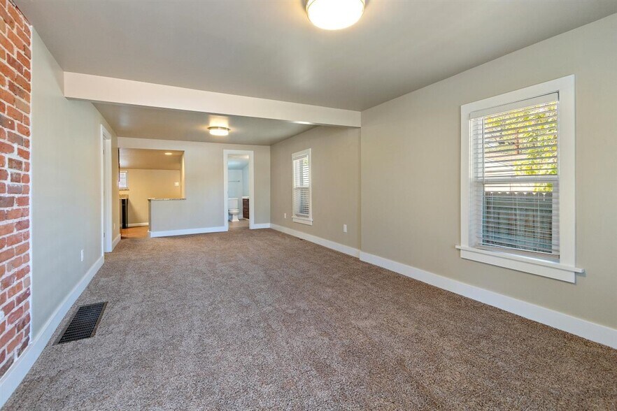 Living/Dining Room - 915 Irving St
