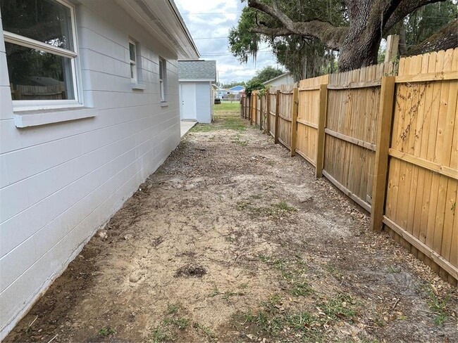 Building Photo - 38415 9th Ave