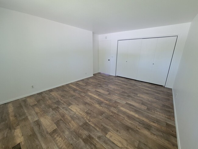 Building Photo - Spacious 3/2 Home Located in the Stanmar c...