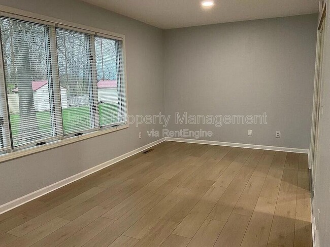 Building Photo - 239 Lovell St