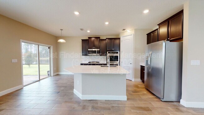 Building Photo - 201 Silver Creek Pl