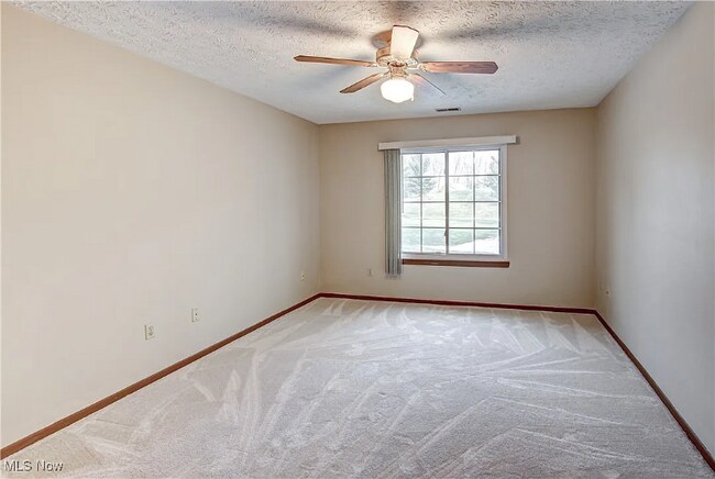 Building Photo - 8621 Scenicview Dr
