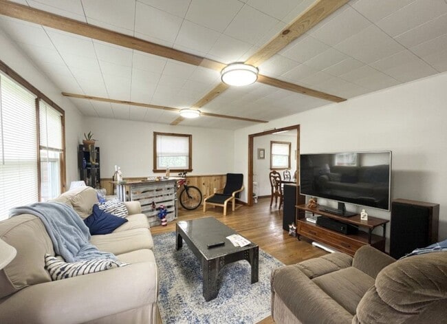 Building Photo - Crestmont Avenue Townhome with Sublevel Su...