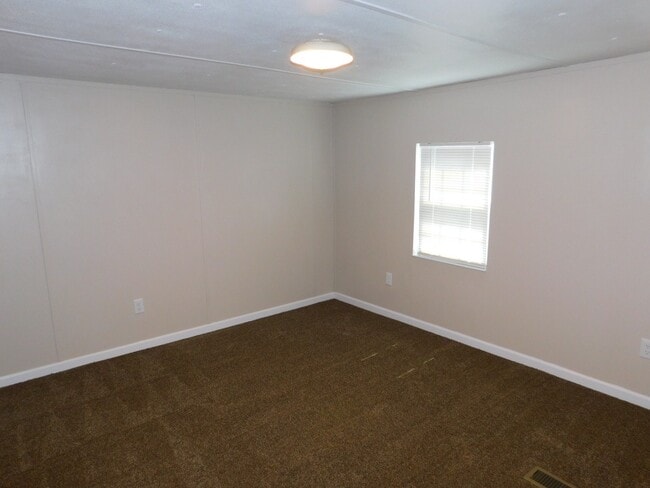 Building Photo - Cozy Modular Home in Newport