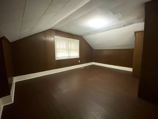 Building Photo - 1164 Kirkland Ave