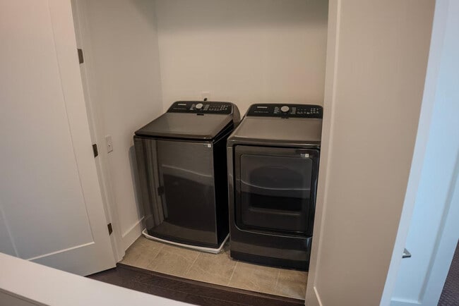 Building Photo - 1680 Memorial Dr SE