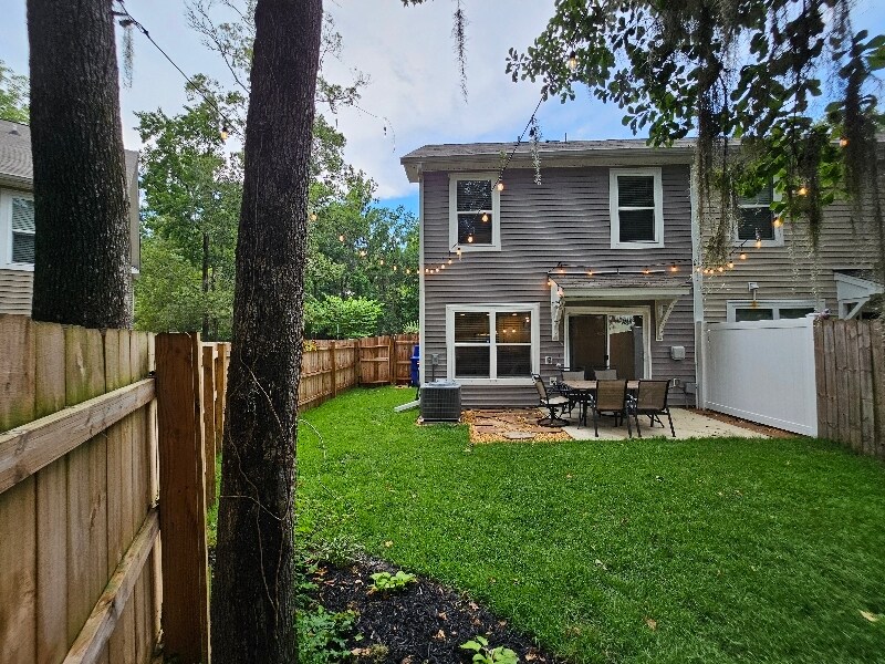 Building Photo - 4599 Palm View Cir