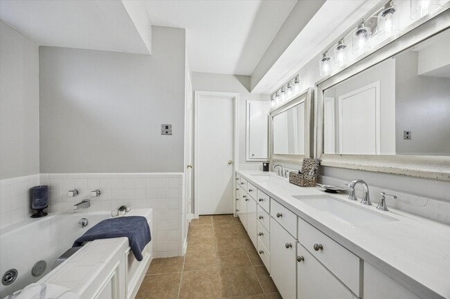 Building Photo - 11742 Pecan Creek Dr