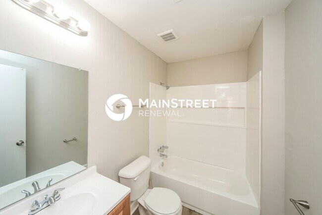 Building Photo - 3 Bedroom Pet-Friendly Home in Memphis, TN with Main Street Renewal