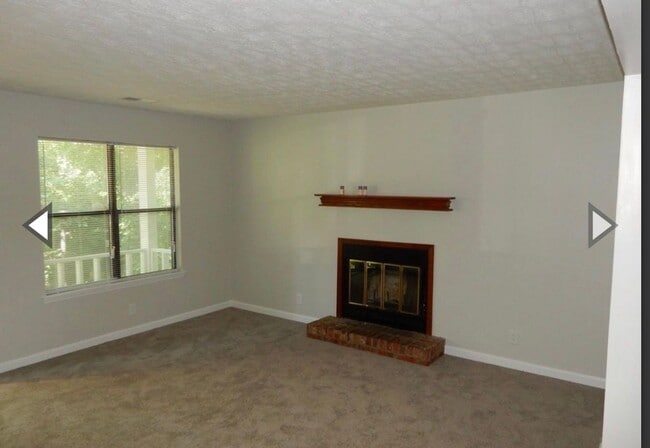 Building Photo - 504 Debbie Dr