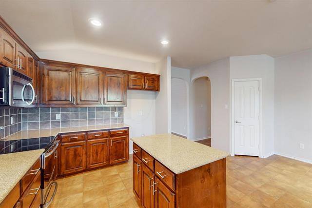Building Photo - 3504 Hornbeam St