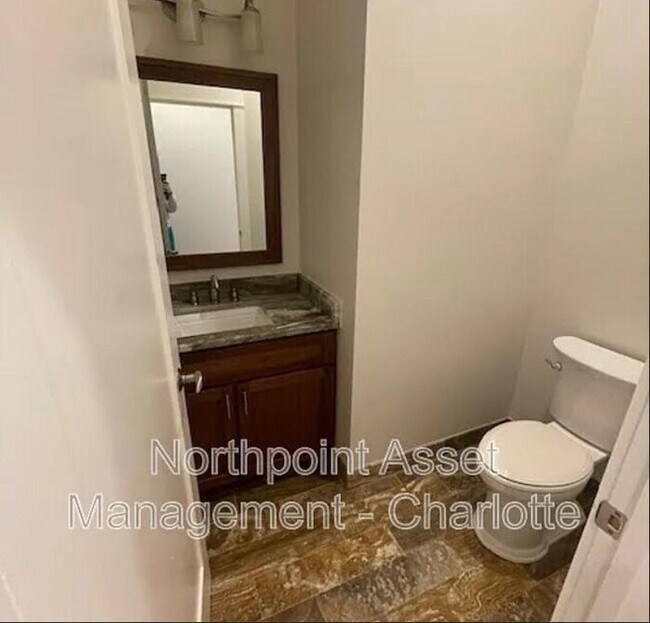 Building Photo - 3 bedroom custom home on tons of acreage w...