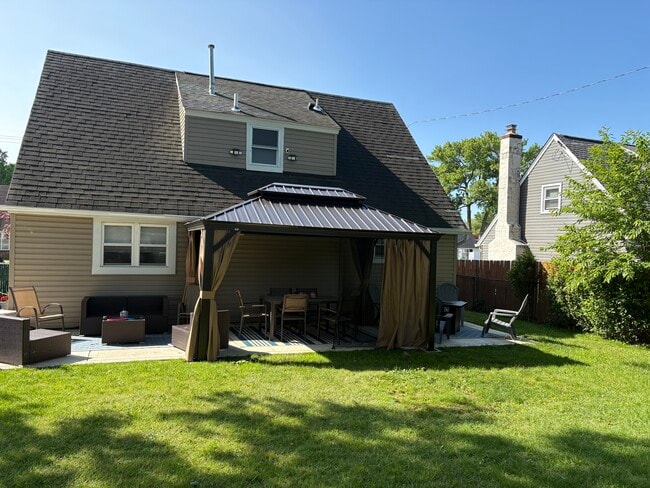 Building Photo - 2609 Armstrong Ave