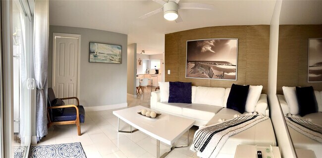 Building Photo - 1705 N Riverside Dr