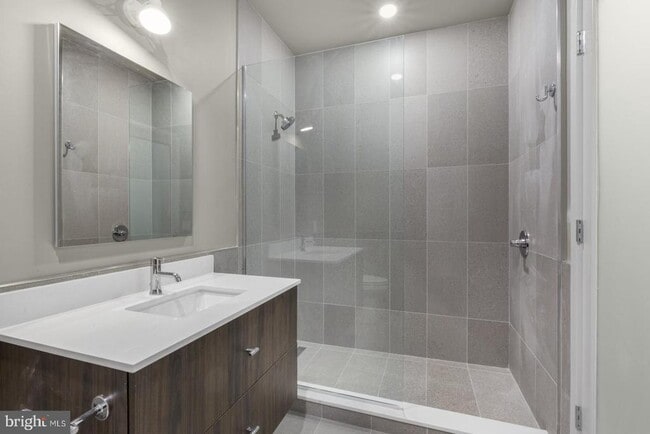 Building Photo - 525 N 41st St