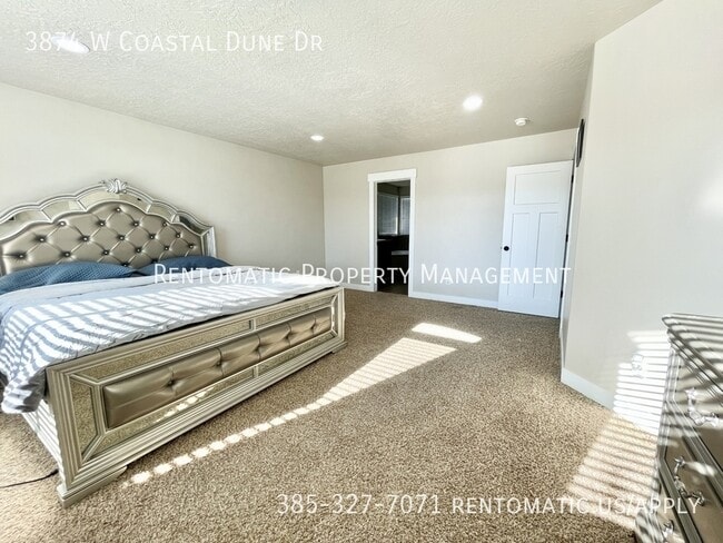 Building Photo - 3874 Coastal Dune Dr