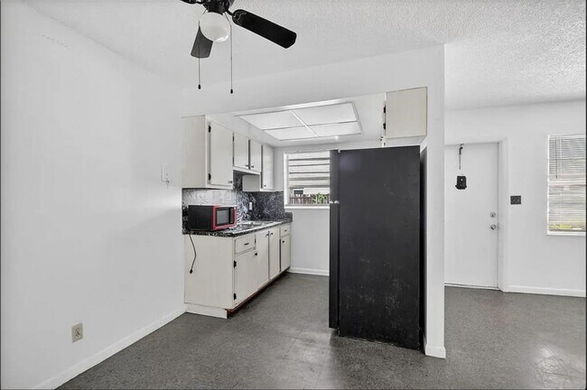 Building Photo - 1406 Barton Rd