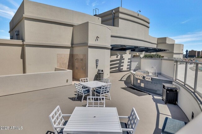 Building Photo - 2211 E Camelback Rd