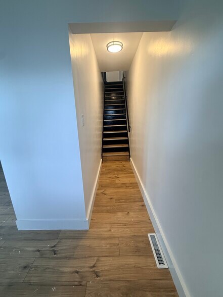 Building Photo - 908 Mount Rose Ave