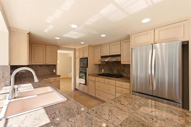 Building Photo - 7175 Cahen Dr