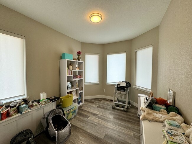 Building Photo - 6859 Surrey Trail