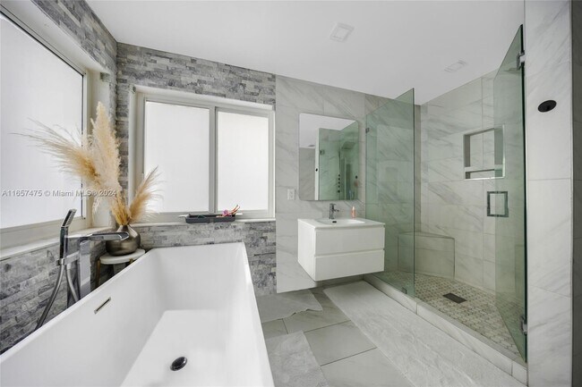 Building Photo - 1396 SW 180th Ave