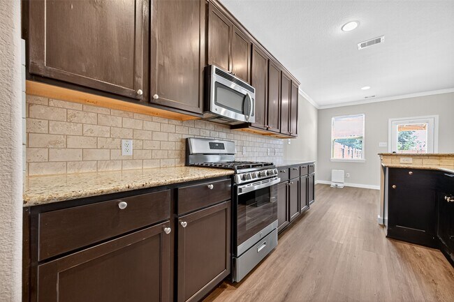Building Photo - 6438 Haywards Crossing S Cir