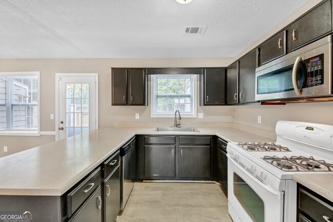 Building Photo - 4000 Sand Wedge Cir
