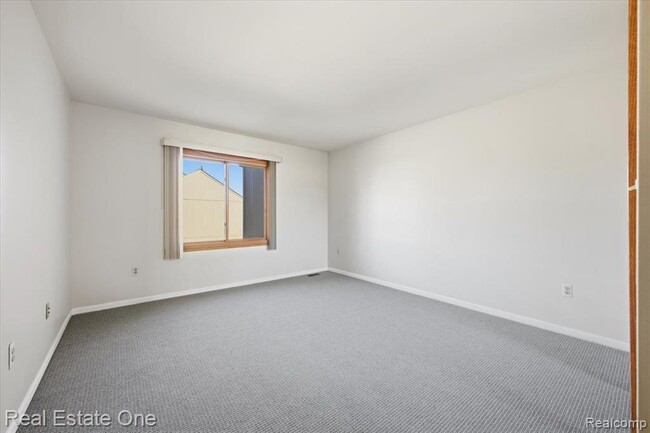 Building Photo - 2251 Crystal Dr