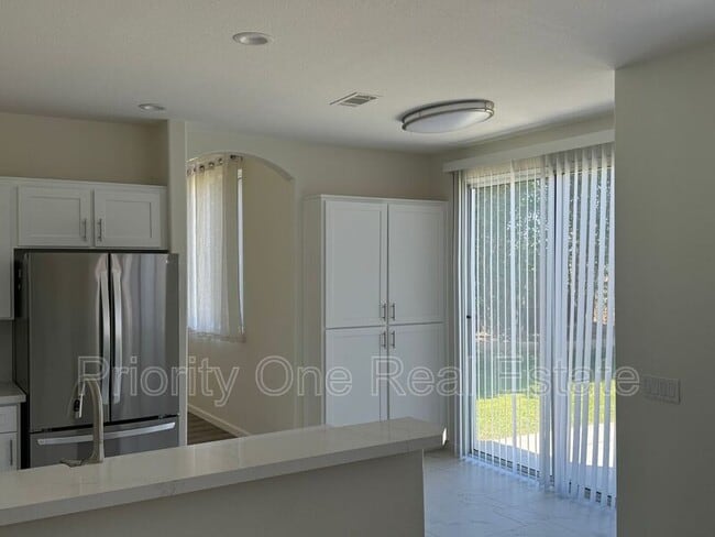 Building Photo - 560 Calle Capistrano