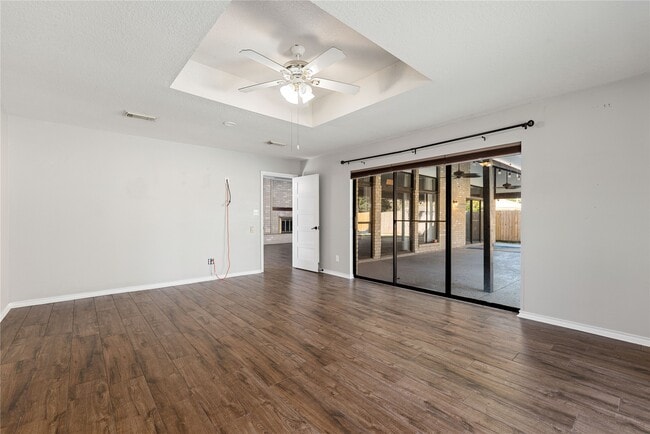 Building Photo - 303 Narcissus St