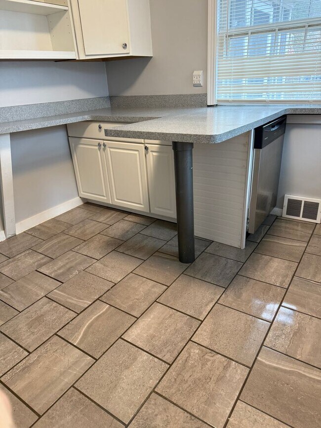 Building Photo - 3323 Dean Dr