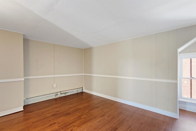 Building Photo - Charming 3 Bed, 1.5 Bath Home in York Pa!