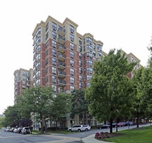 Building Photo - Riverbend