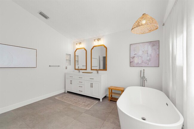 Building Photo - 1611 NW 101st Way