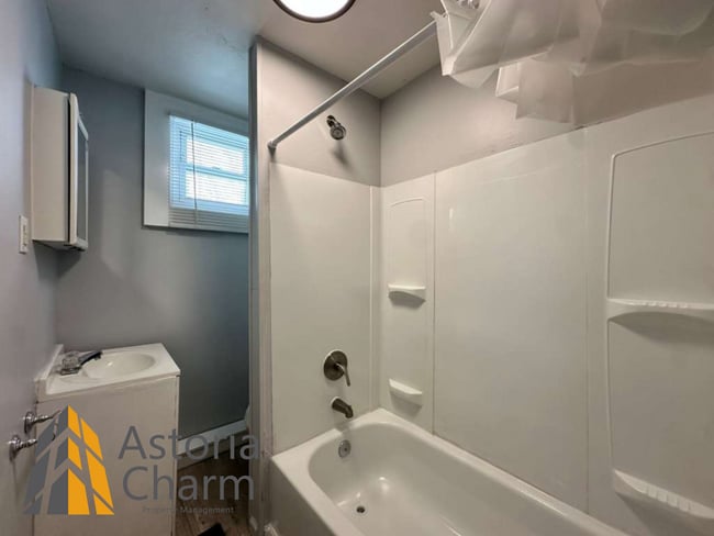 Building Photo - 3 Bedroom End Unit near Coppin State with Fenced Yard