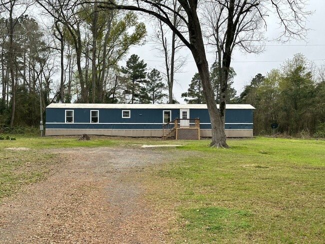 Building Photo - 3-bed/2-bath on 1 acre!