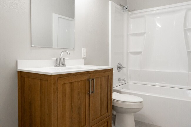 Building Photo - 3336 Oakridge Dr