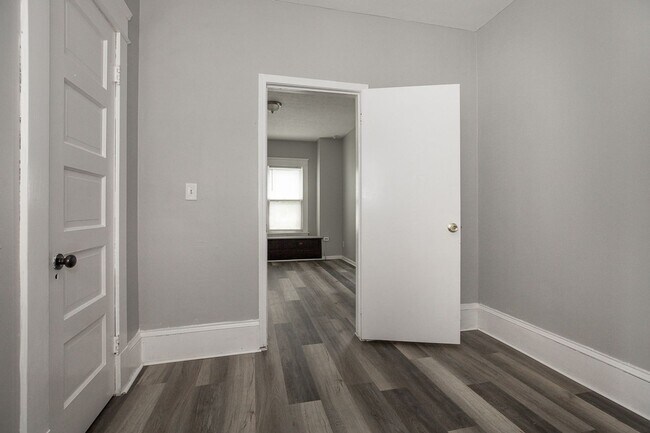 Building Photo - 3910 Carlyle Ave